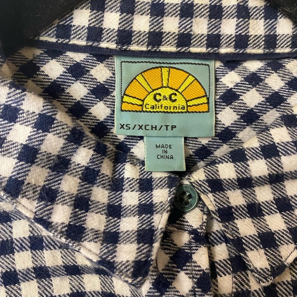 C&C California. Soft cotton button down top cute green buttons, red stiching. - Picture 4 of 7